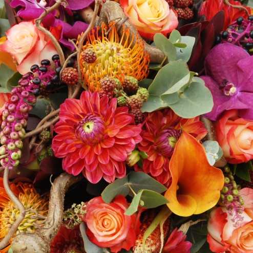 blumenstrauß Dahlien Callas gemischt lila und orange Üppige Lieferung in der ganzen Schweiz